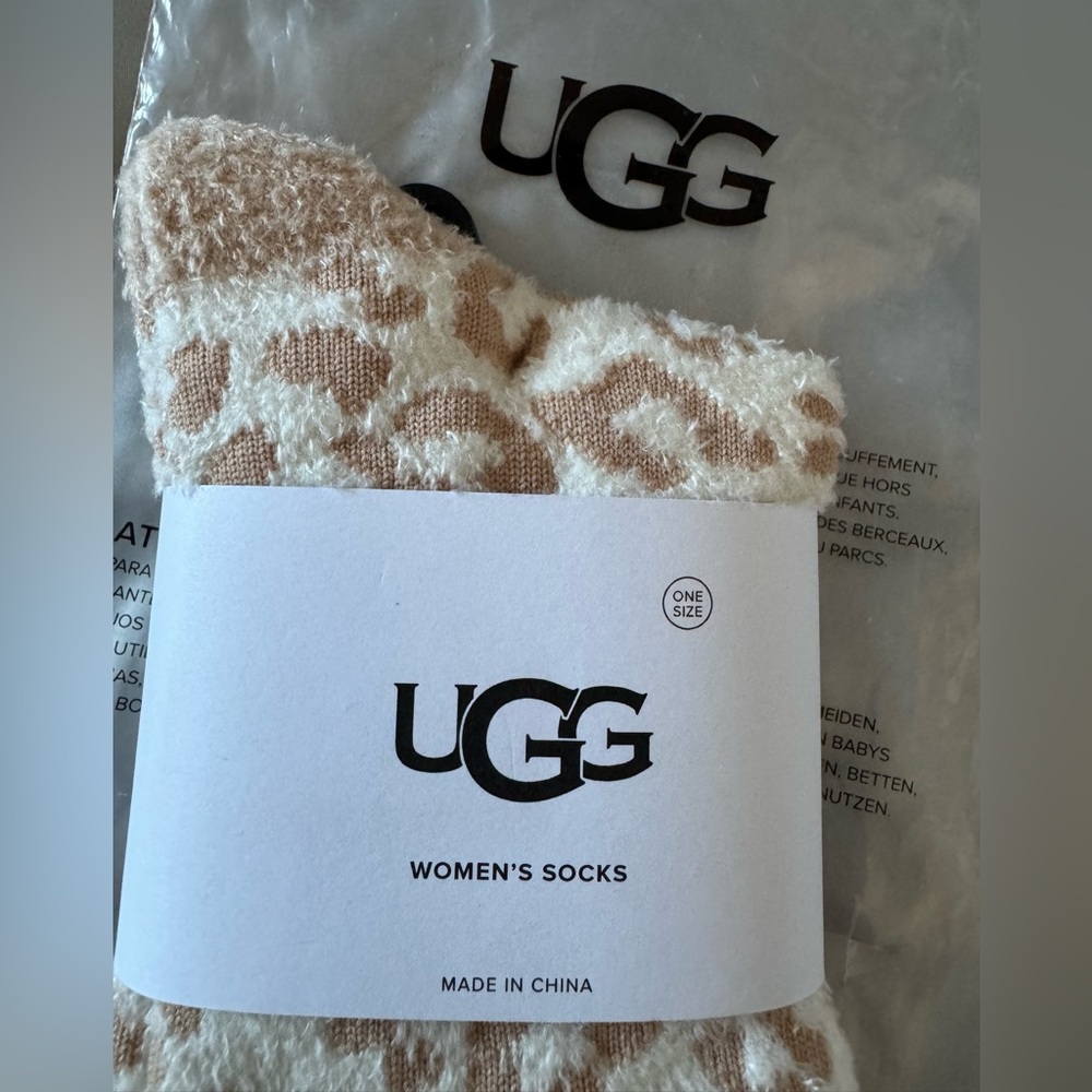 UGG rare leopard design super soft and cozy women’s socks — NWT comes in plastic - Picture 2 of 4